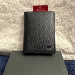 Tumi card case. Black.
